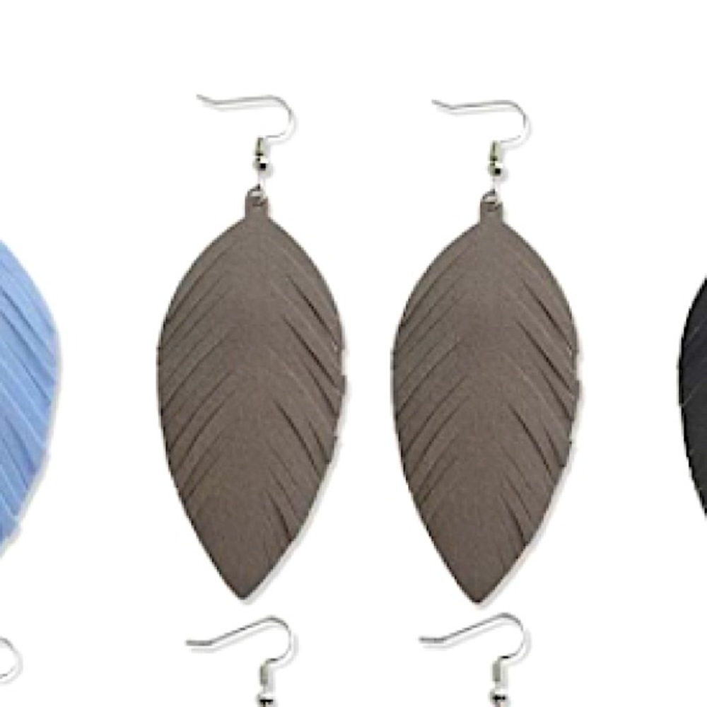 ✨3 for$20✨ NWT 
Leather Fringe Earrings✨